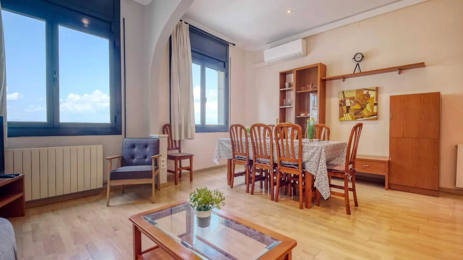 Cozy Apartment With Terrace Montjoi