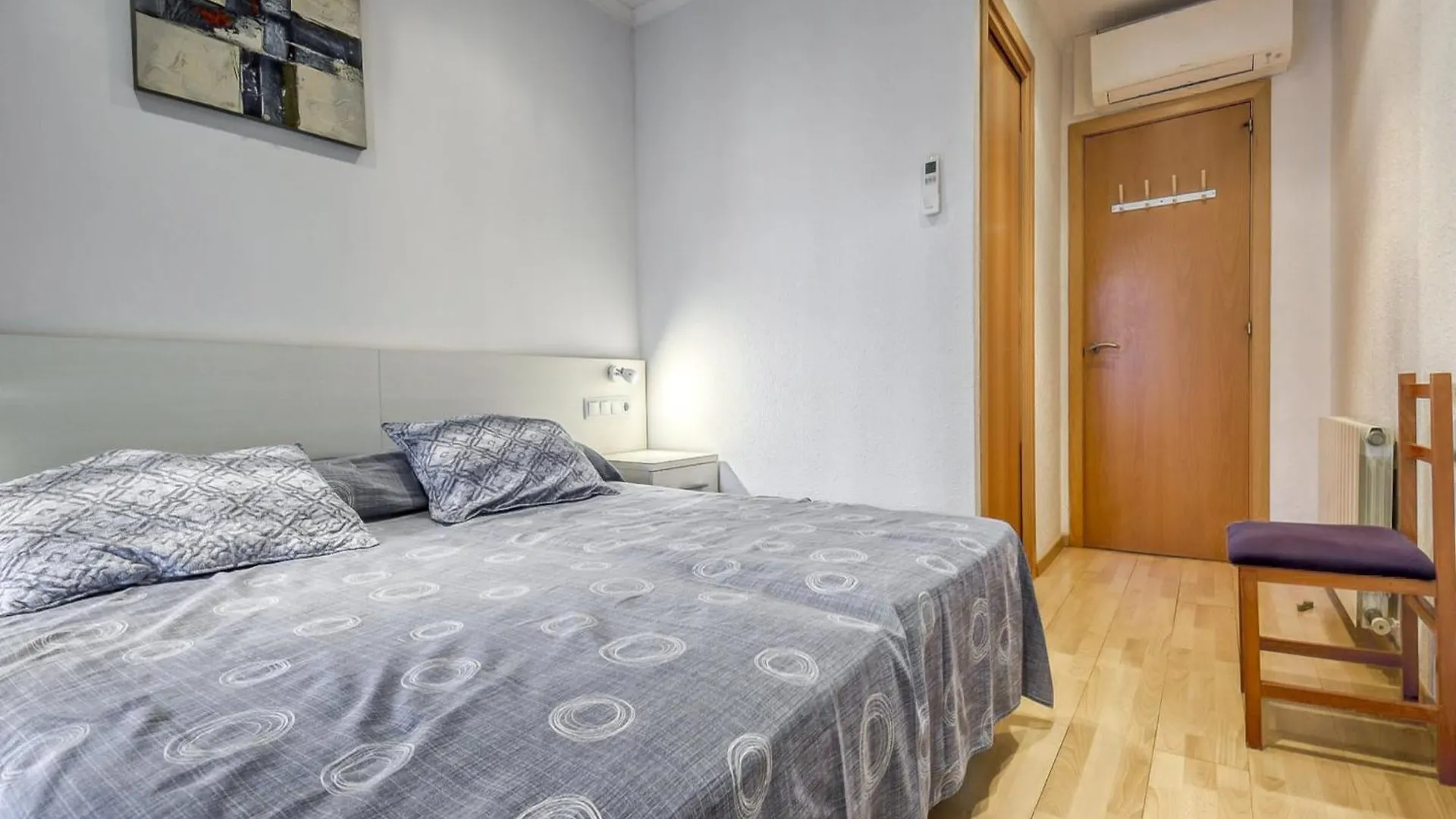 Cozy Apartment With Terrace Montjoi Spanje