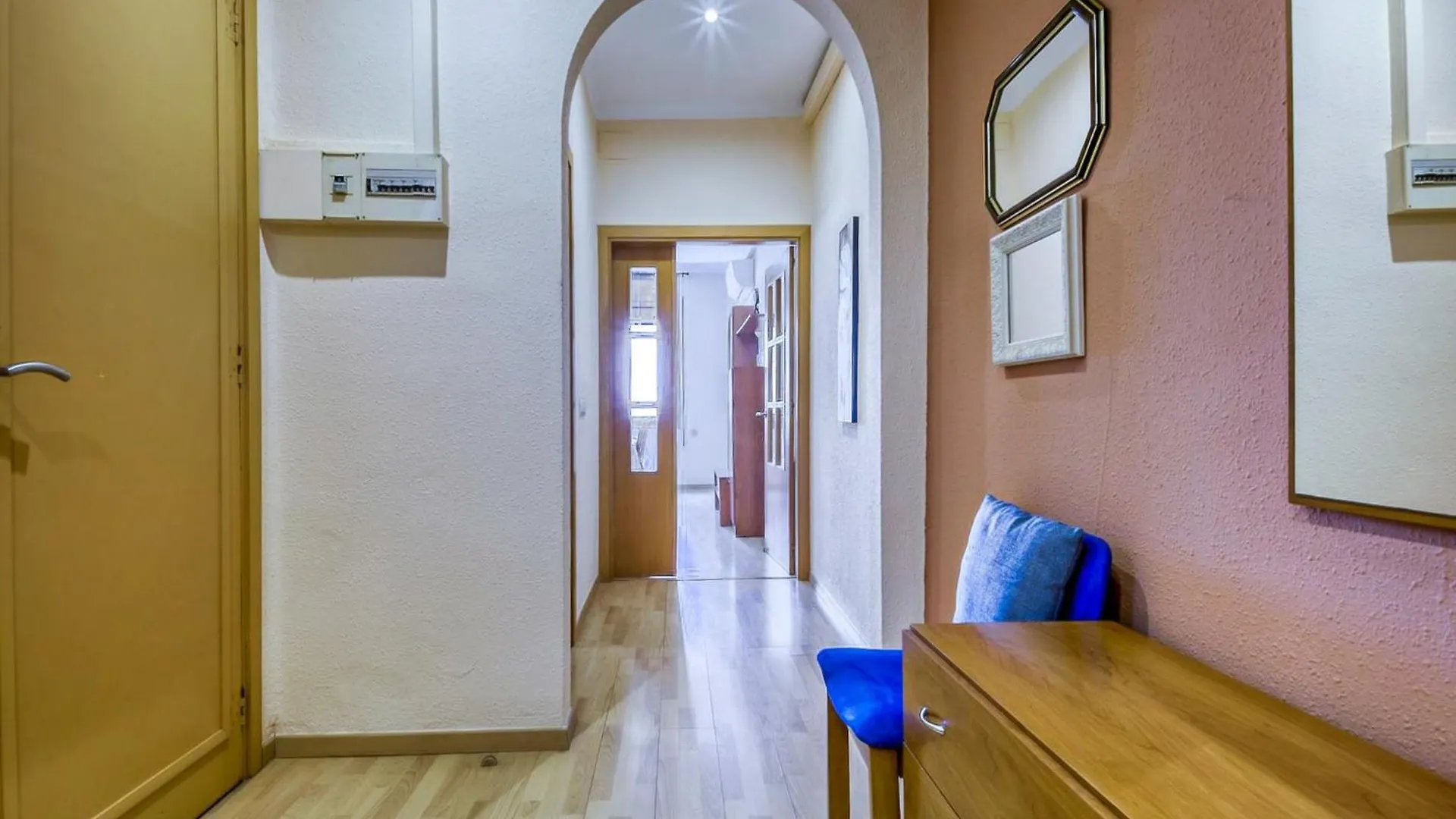 Cozy Apartment With Terrace Montjoi