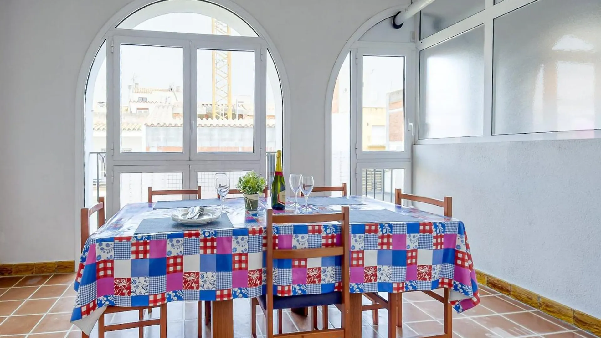 Cozy Apartment With Terrace Montjoi